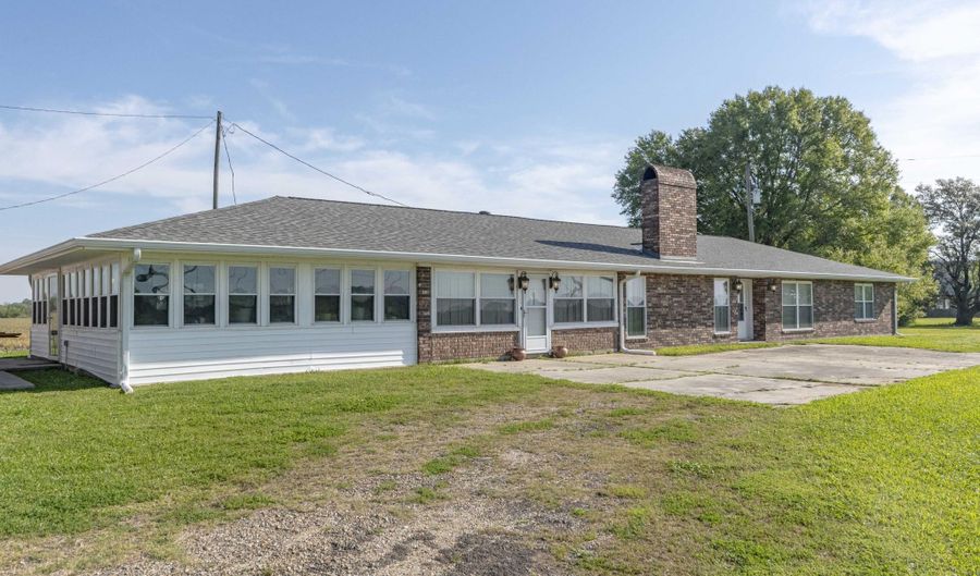 13132 Veterans Memorial Dr, Abbeville, LA 70510 - 4 Beds, 2 Bath