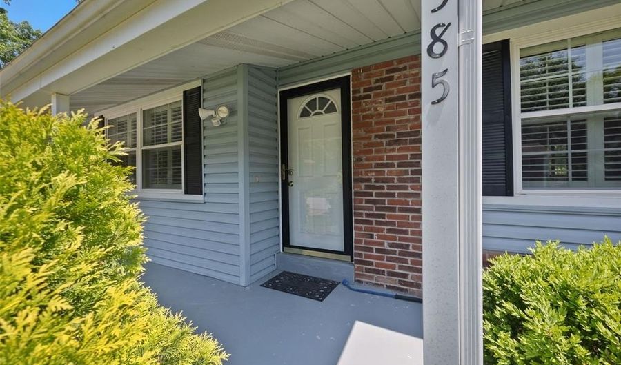 585 Golfwood Dr, Ballwin, MO 63021 - 3 Beds, 2 Bath