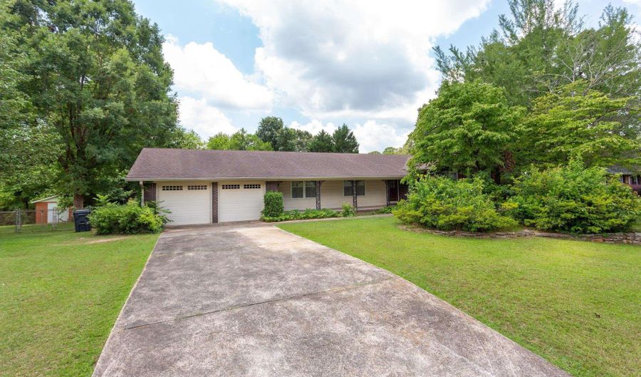 3916 LEE Dr, Anniston, AL 36207 - 3 Beds, 2 Bath
