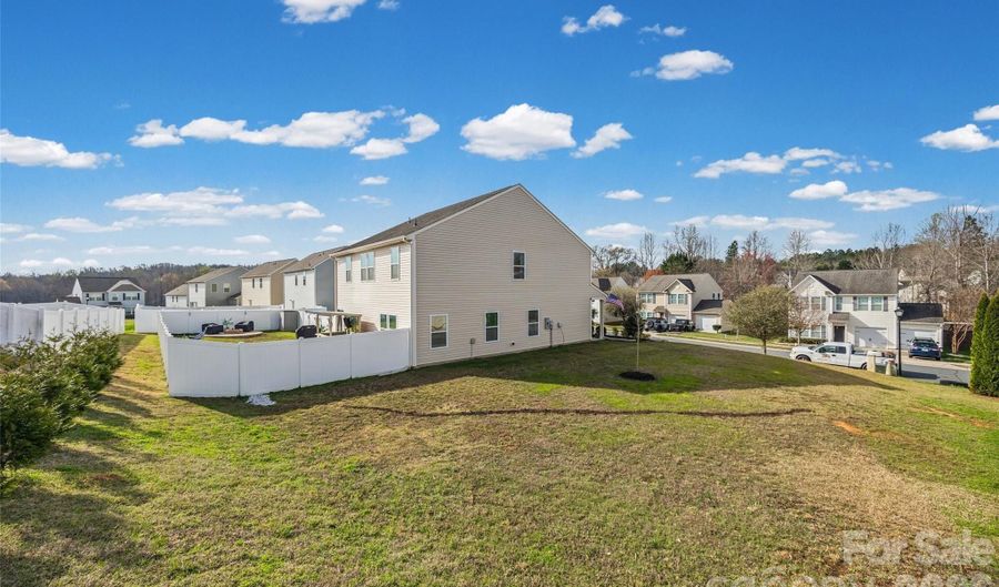 499 Dutch White Dr, Clover, SC 29710 - 4 Beds, 3 Bath