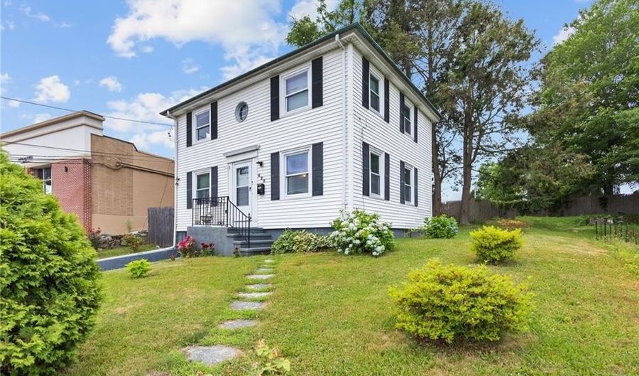 690 Killingly St, Johnston, RI 02919 - 2 Beds, 2 Bath