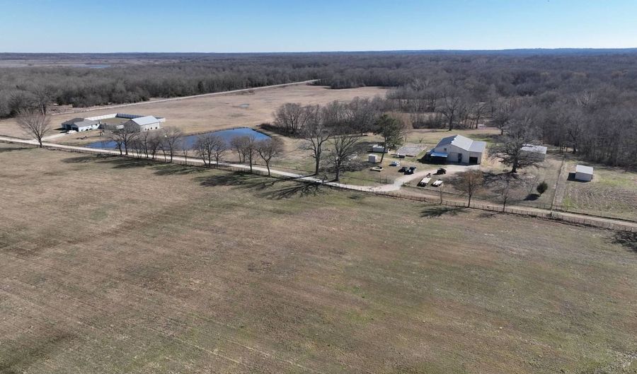 302 S Hunter Ln, Atoka, OK 74525 - 5 Beds, 5 Bath