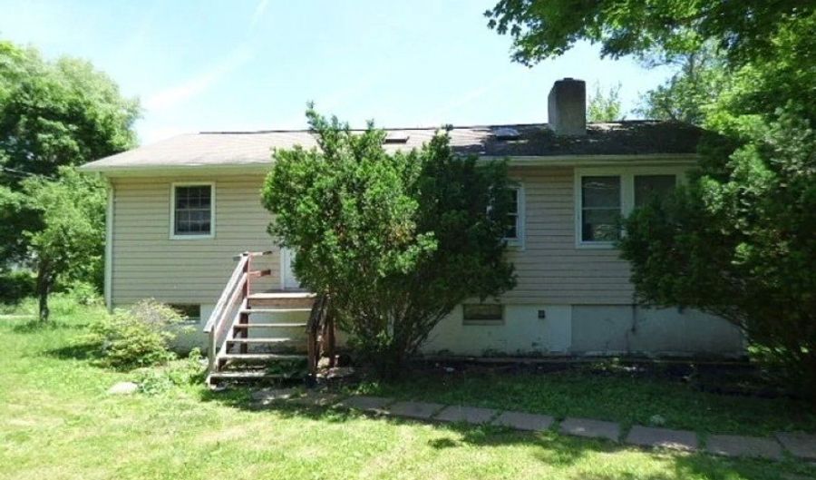 214 Mohican Rd, Alloway, NJ 07422 - 2 Beds, 1 Bath