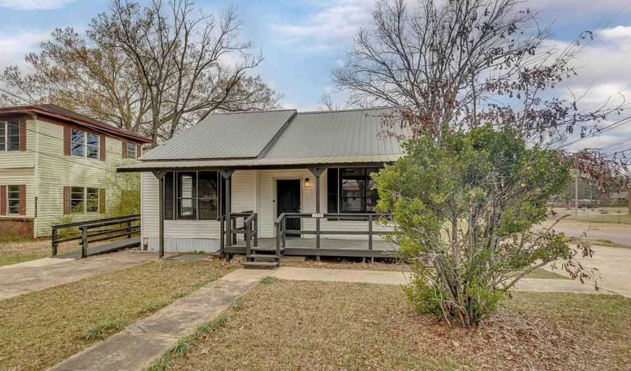 700 N BOATNER St, Bastrop, LA 71220 - 4 Beds, 2 Bath