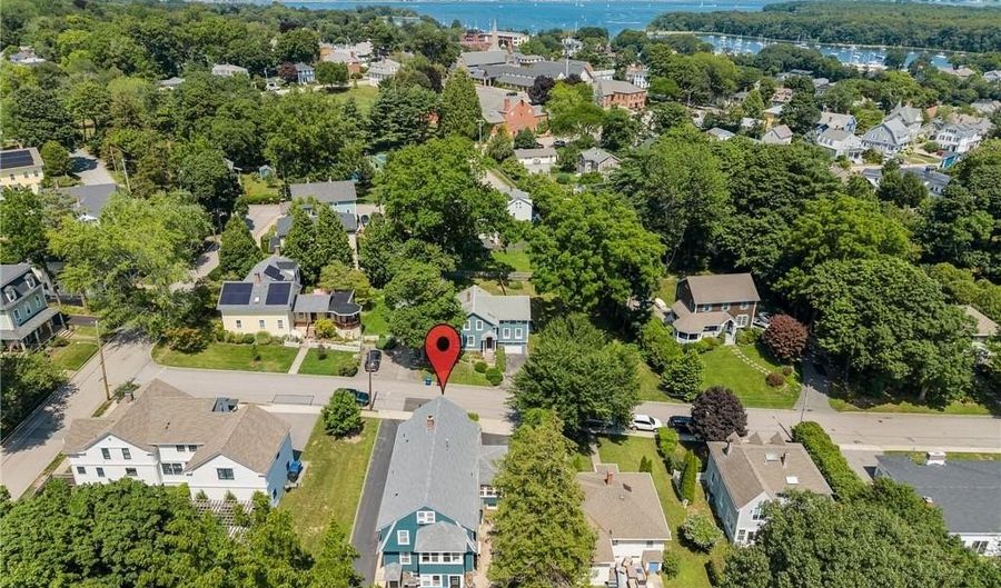 56 Somerset St, East Greenwich, RI 02818 - 5 Beds, 4 Bath