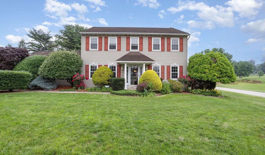 247 MILLER Rd, Akron, PA 17501 - 4 Beds, 3 Bath