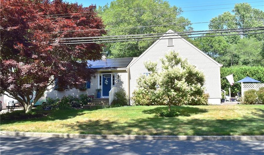 1 Perry Ave, Waterford, CT 06385 - 2 Beds, 2 Bath