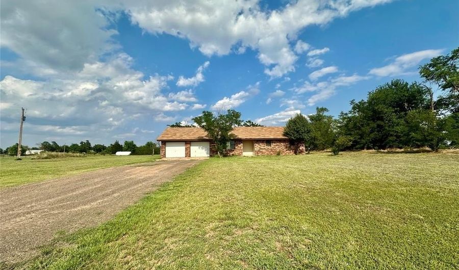 15776 S County Road 209 Rd, Altus, OK 73521 - 3 Beds, 2 Bath