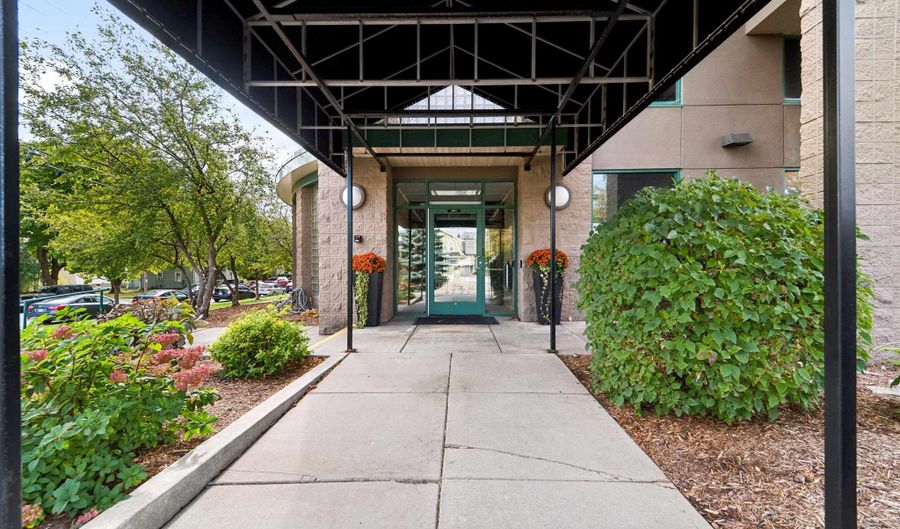 400 N RICHMOND St 323, Appleton, WI 54911 - 2 Beds, 2 Bath