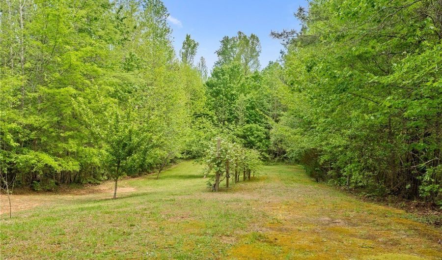 8151 Hidden Valley Ct, Amelia, VA 23002 - 4 Beds, 3 Bath