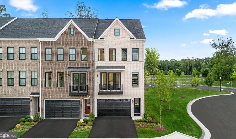 42129 SHINING STAR Sq, Ashburn, VA 20148 - 3 Beds, 4 Bath