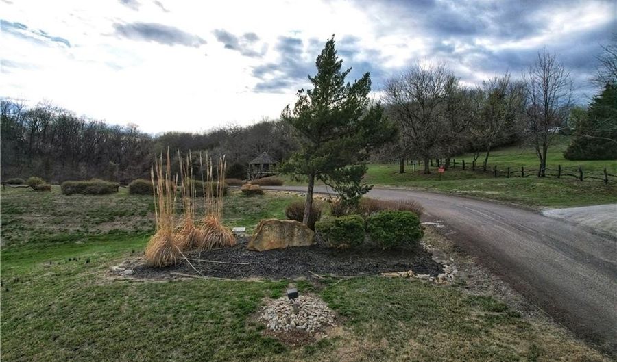 154 Deer Run Rd, Atchison, KS 66002 - 5 Beds, 5 Bath