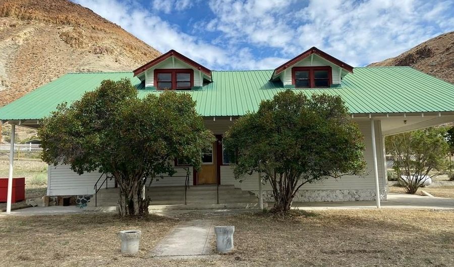 200 N 2nd St, Challis, ID 83226 - 3 Beds, 4 Bath