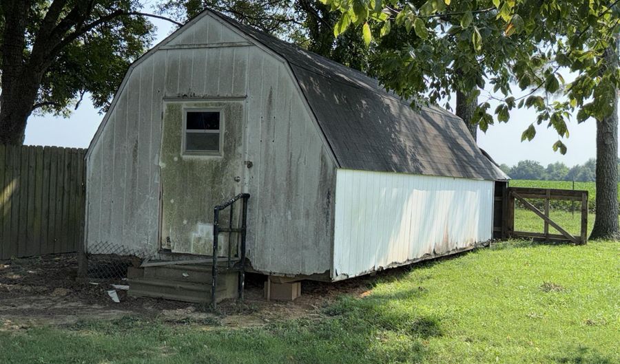 110 Glover St, Atwood, TN 38220 - 3 Beds, 2 Bath