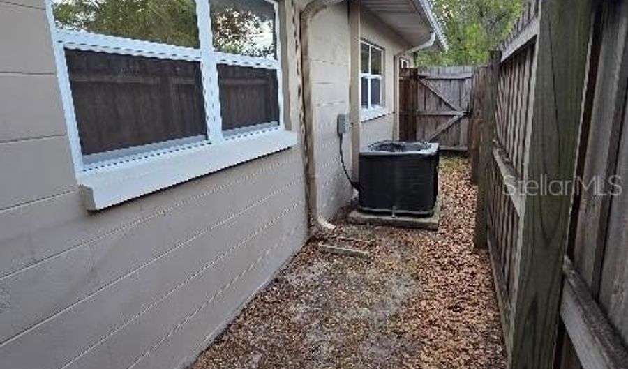 1428 DANN St, Orlando, FL 32804 - 3 Beds, 2 Bath