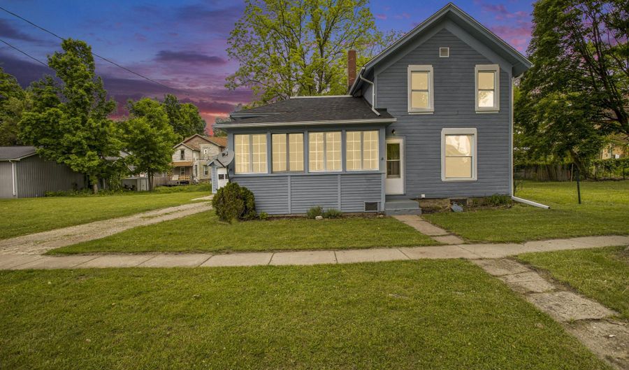 108 W Walnut St, Albion, MI 49224 - 3 Beds, 1 Bath