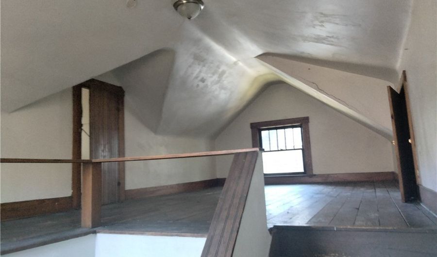 949 W Exchange St, Akron, OH 44302 - 3 Beds, 1 Bath