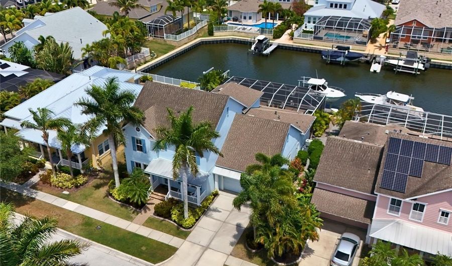 5727 SEA TROUT Pl, Apollo Beach, FL 33572 - 4 Beds, 5 Bath