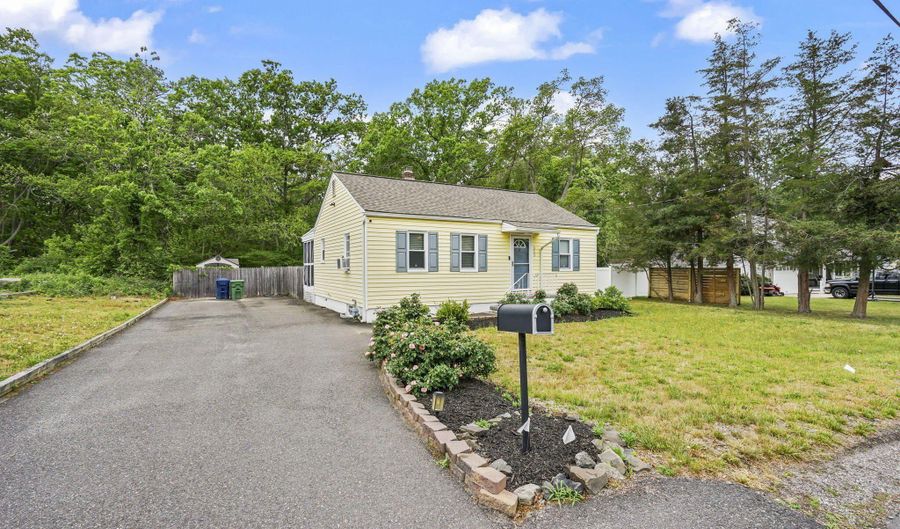 352 Leeward Ave, Beachwood, NJ 08722 - 2 Beds, 2 Bath