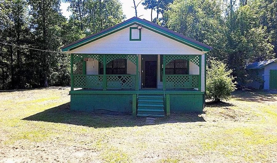 105 Oak 2 St, Bainbridge, GA 39819 - 3 Beds, 2 Bath