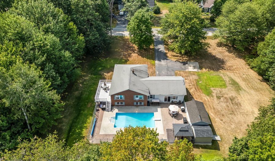 1391 Turner St, Auburn, ME 04210 - 5 Beds, 3 Bath