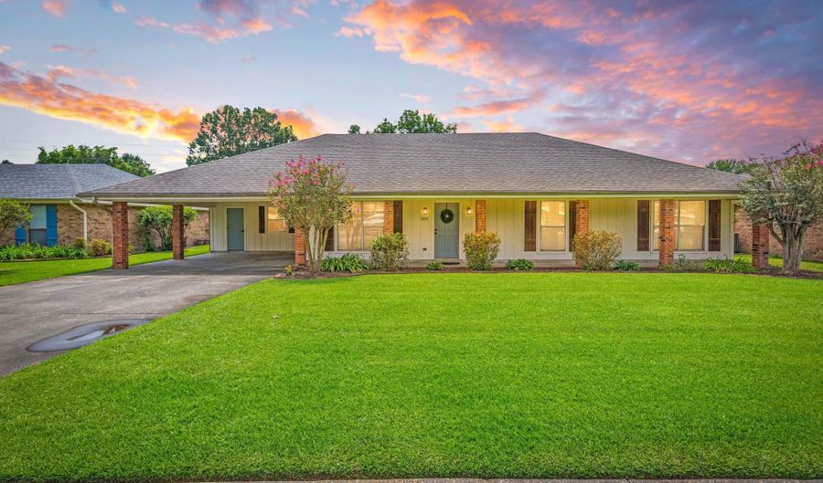 304 Presbytere Pkwy, Lafayette, LA 70503 - 3 Beds, 2 Bath