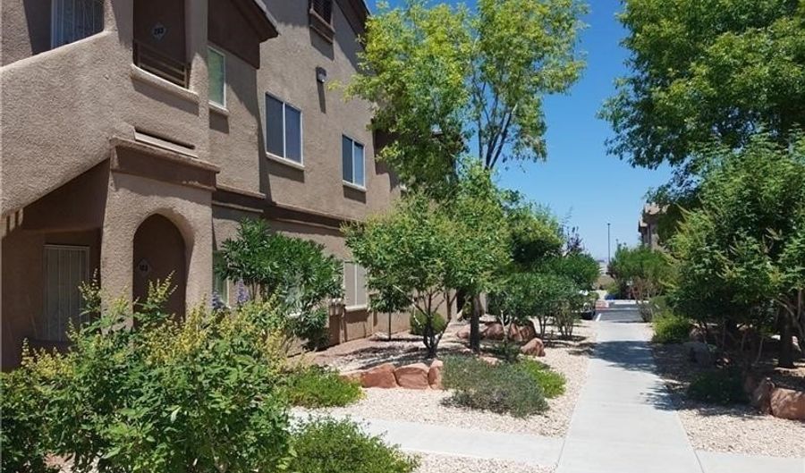 5750 E Hacienda Ave 202, Las Vegas, NV 89122 - 2 Beds, 2 Bath