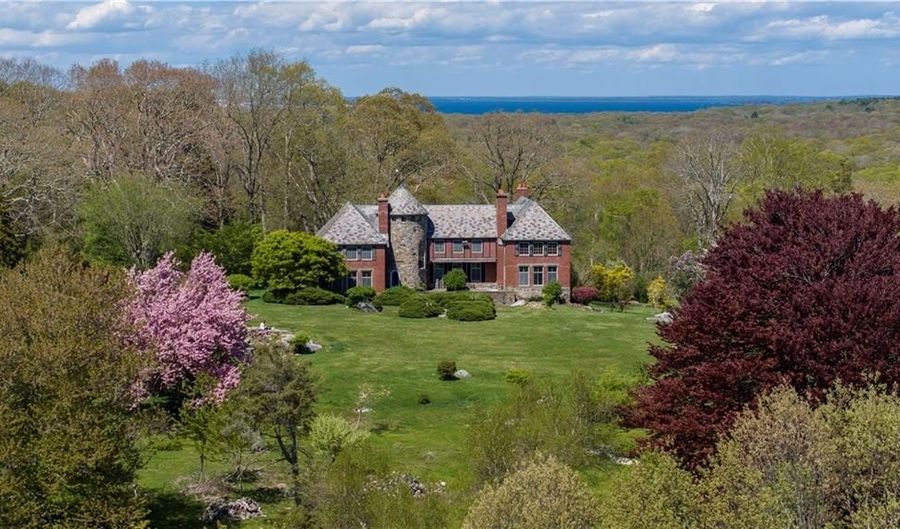 2180 Tower Hill Rd, North Kingstown, RI 02874 - 6 Beds, 4 Bath