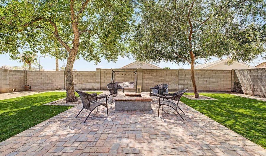 2046 S RENNICK Dr, Apache Junction, AZ 85120 - 4 Beds, 2 Bath