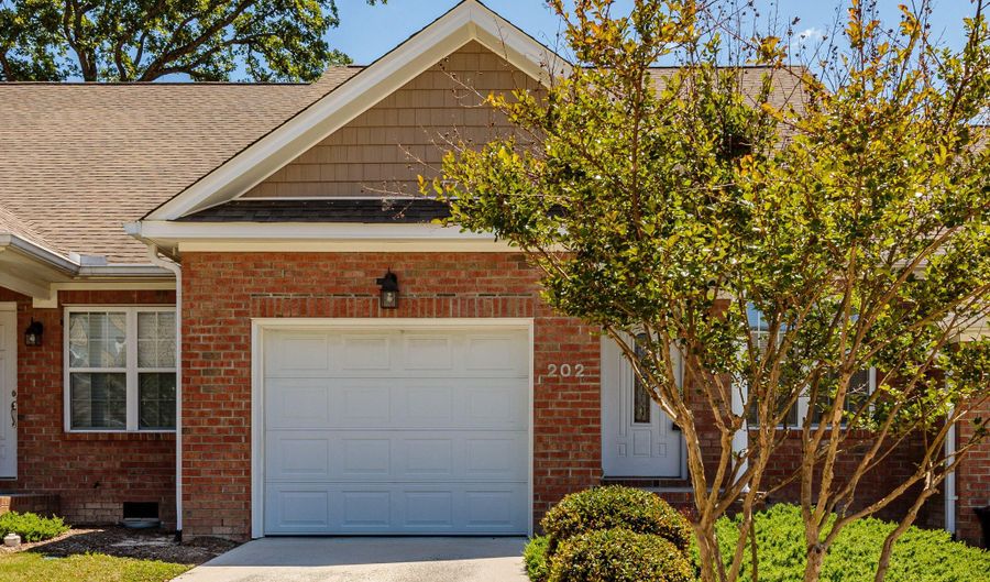 202 Clover Ct, Aberdeen, NC 28315 - 3 Beds, 2 Bath