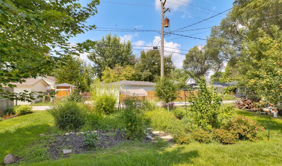 526 SW Walnut St, Ankeny, IA 50023 - 3 Beds, 2 Bath