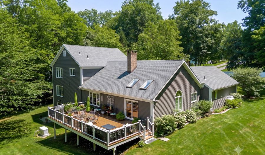12 Lyndenwood Dr, Brookfield, CT 06804 - 3 Beds, 4 Bath