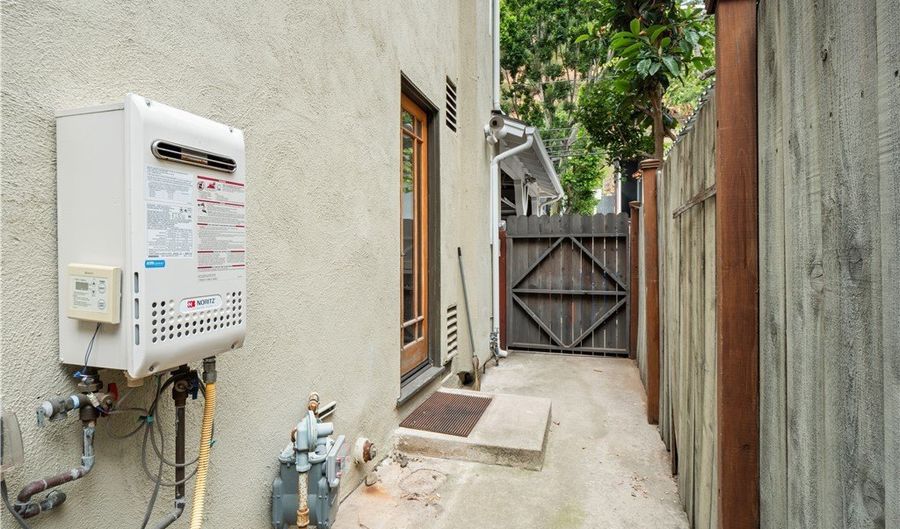 1118 N Beverly Glen Blvd, Los Angeles, CA 90077 - 2 Beds, 2 Bath