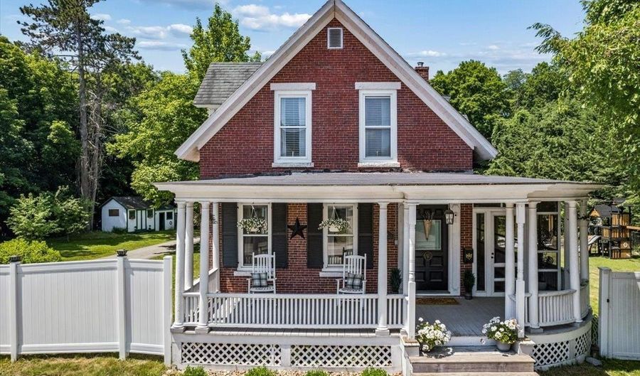 29 Tremont St, Boscawen, NH 03303 - 4 Beds, 4 Bath