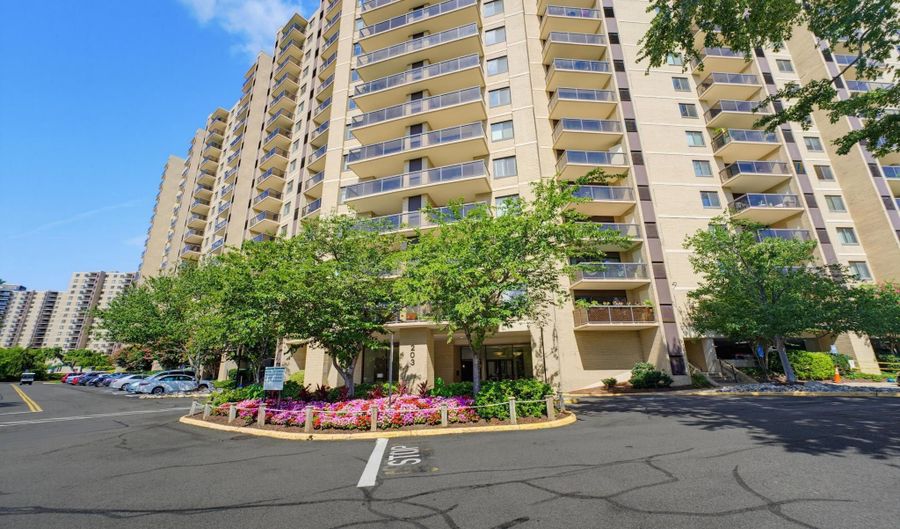 203 YOAKUM Pkwy 910, Alexandria, VA 22304 - 2 Beds, 2 Bath