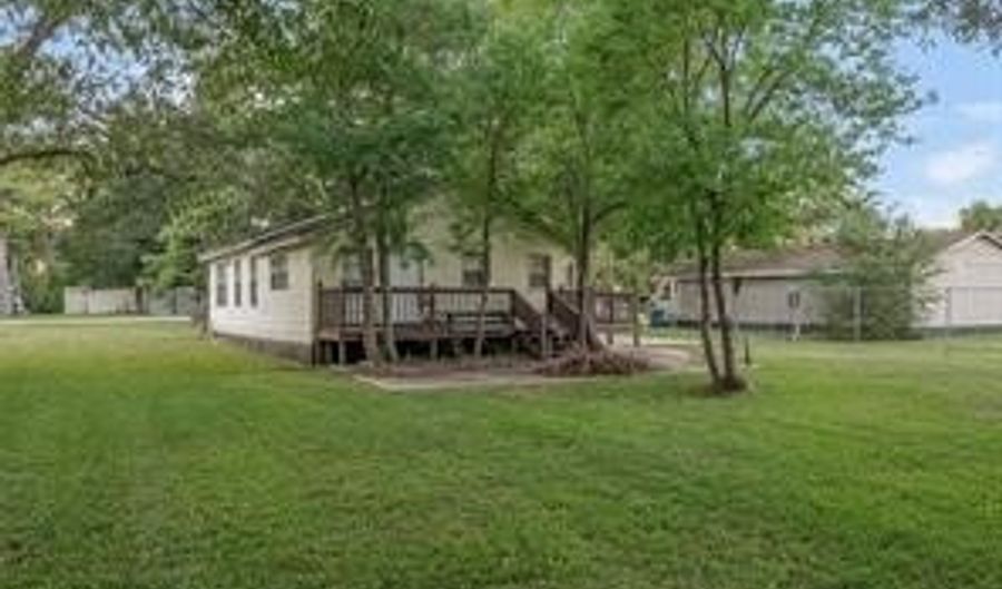 814 Lee St, Benton, LA 71006 - 3 Beds, 2 Bath
