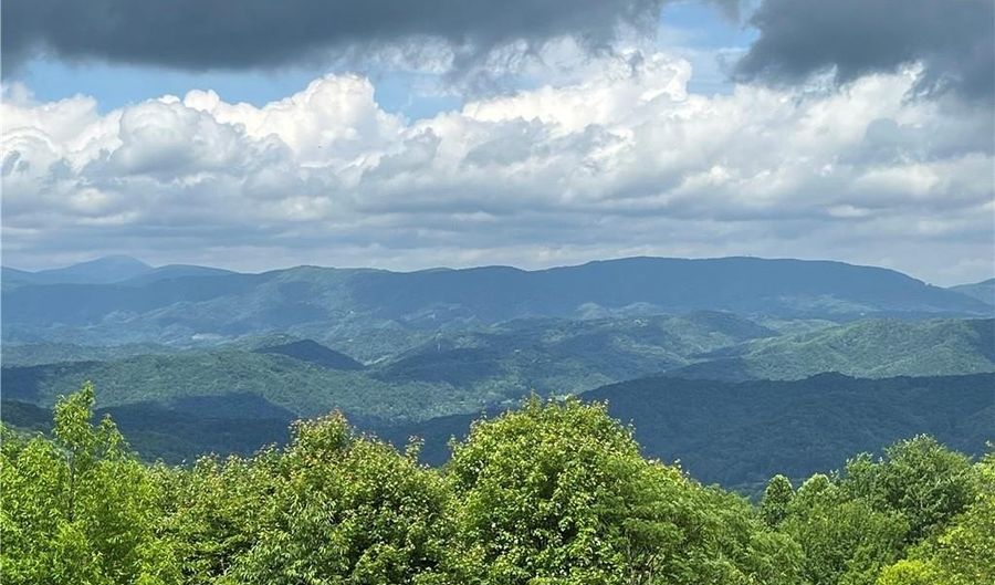 792 Pigeon Roost Rd, Banner Elk, NC 28604 - 3 Beds, 2 Bath