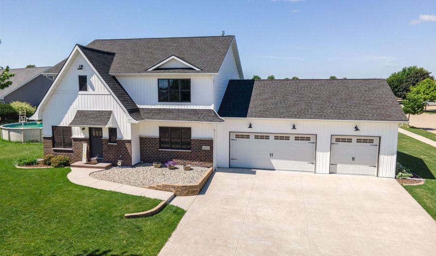 1200 KATHLEEN Ct, Appleton, WI 54915 - 4 Beds, 3 Bath