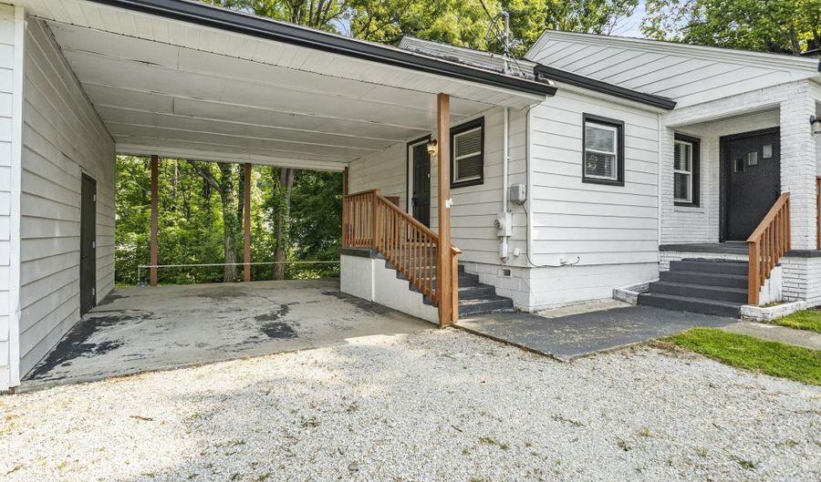 340 W Turner St, Bloomfield, IN 47424 - 3 Beds, 3 Bath
