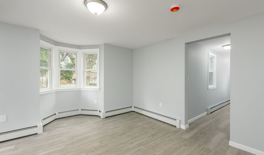 37 Martin St, Hartford, CT 06120 - 6 Beds, 2 Bath
