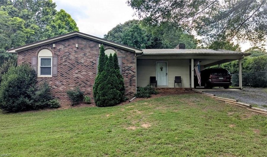 272 Meadow Rd, Asheboro, NC 27205 - 3 Beds, 2 Bath