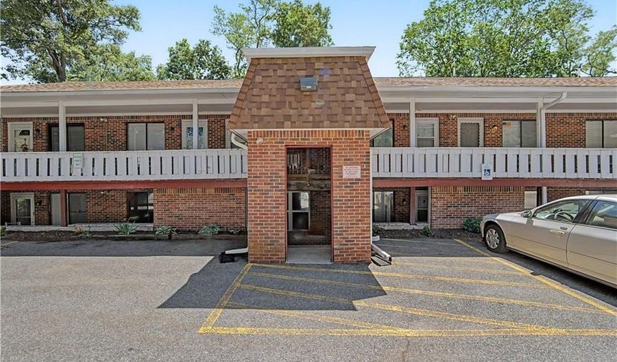 569 Smithfield Rd 2, North Providence, RI 02904 - 1 Beds, 1 Bath