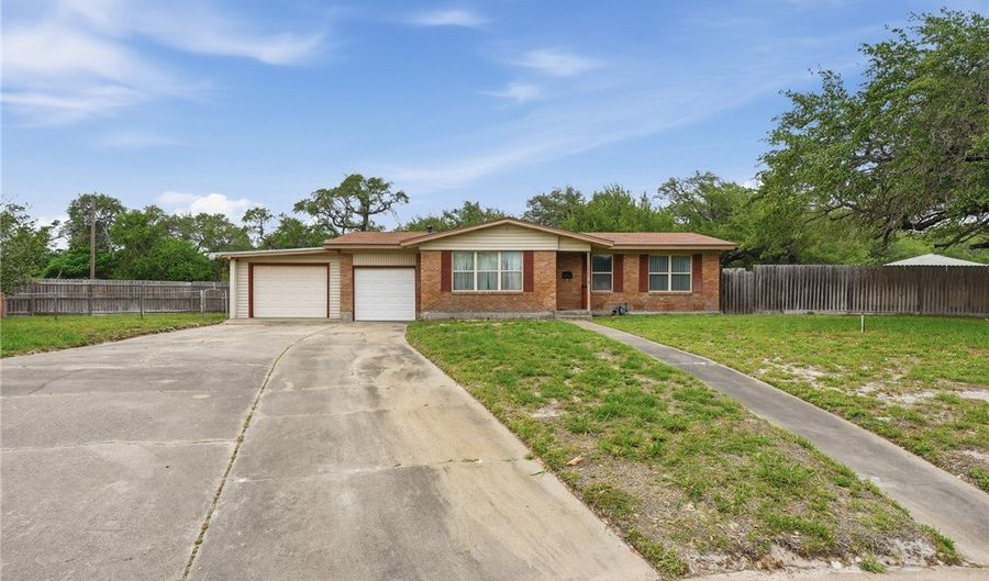 1268 Oak Park Dr, Aransas Pass, TX 78336 - 3 Beds, 2 Bath