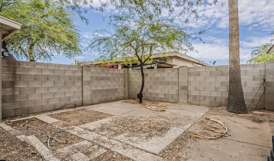 226 W Cholla St, Casa Grande, AZ 85122 - 2 Beds, 2 Bath