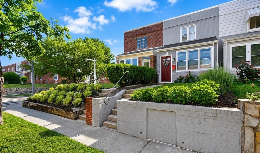 121 33RD St NE, Washington, DC 20019 - 2 Beds, 2 Bath