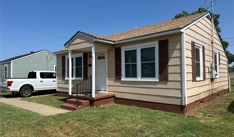 925 E Katy Dr, Altus, OK 73521 - 2 Beds, 1 Bath