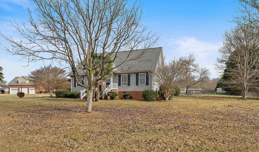 109 Matthew Dr, Belton, SC 29627 - 4 Beds, 2 Bath