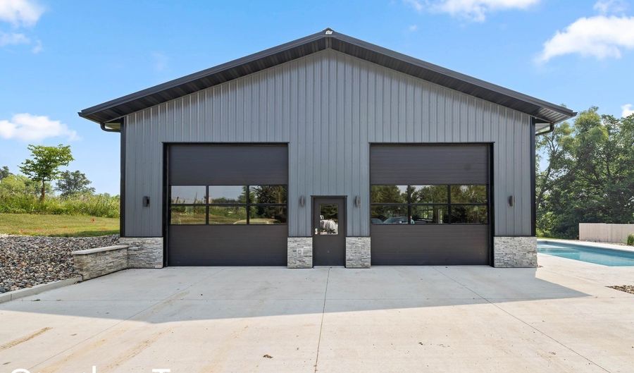 32100 Post Hill Rd, Adel, IA 50003 - 3 Beds, 3 Bath