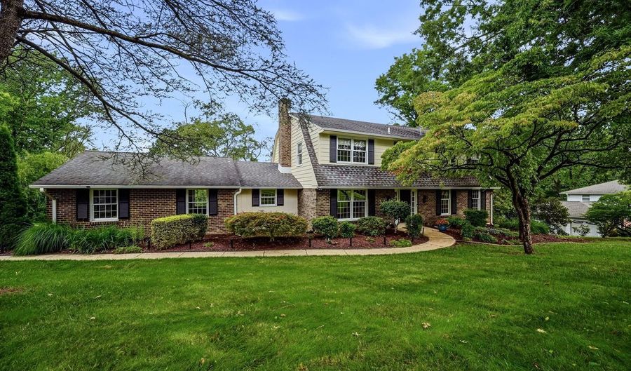 844 SUMMERSET Dr, Hockessin, DE 19707 - 5 Beds, 3 Bath