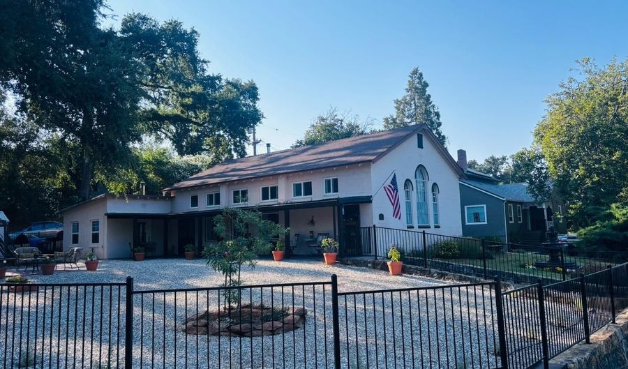 1538 Vallecito Rd, Angels Camp, CA 95222 - 1 Beds, 2 Bath